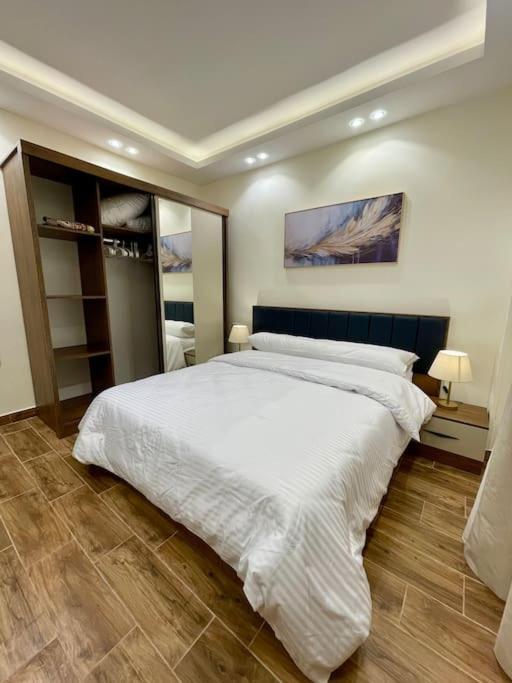 3br Luxury Near Auc Newcairo Apartment