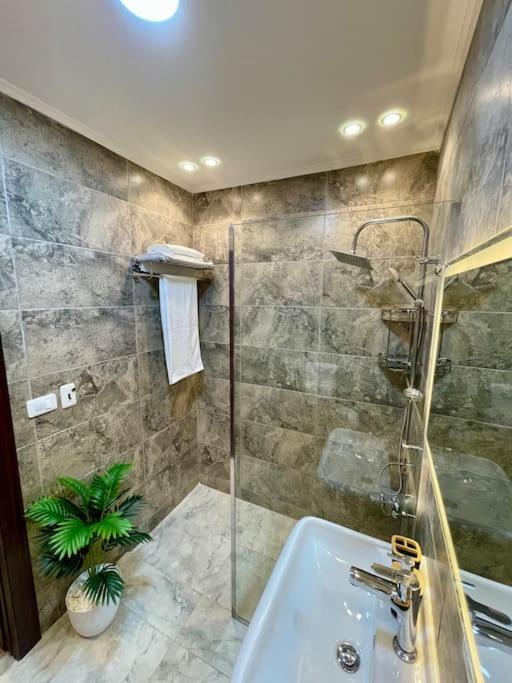 Apartment 3br Luxury Near Auc Newcairo *