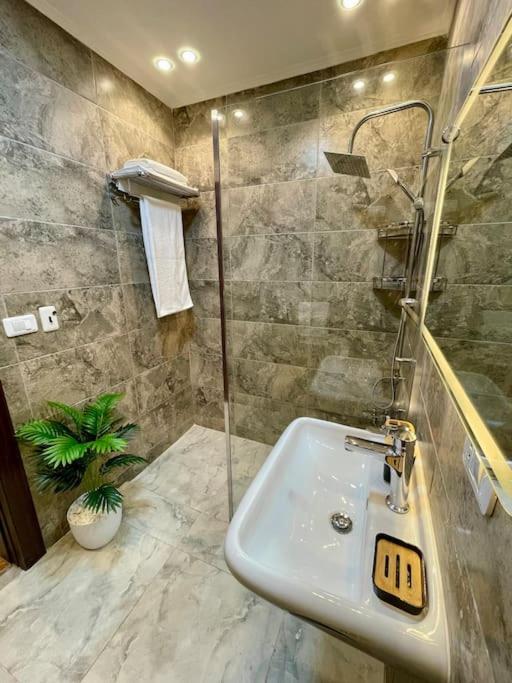3br Luxury Near Auc Newcairo *